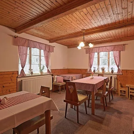 A Restaurace U Paseku Inn *
