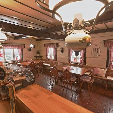 A Restaurace U Paseku * 哈拉霍夫