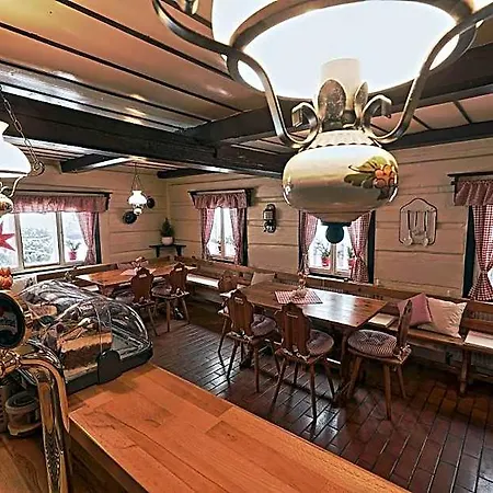 A Restaurace U Paseku 哈拉霍夫